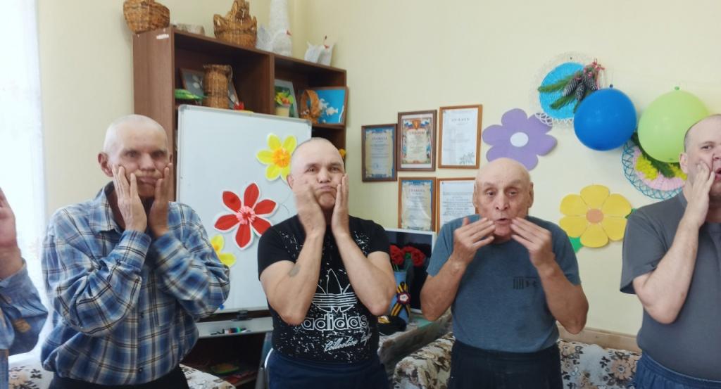 lPjJxuemYlU